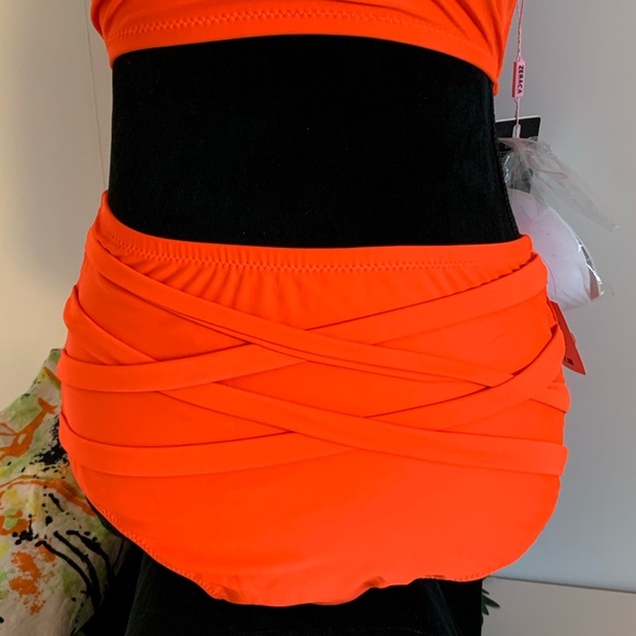Zeraca Swimsuit! Removable straps, extra pads! - Picture 3 of 10